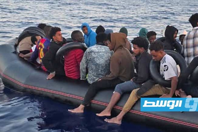 إنقاذ 43 مهاجرًا قبالة ساحل طرابلس