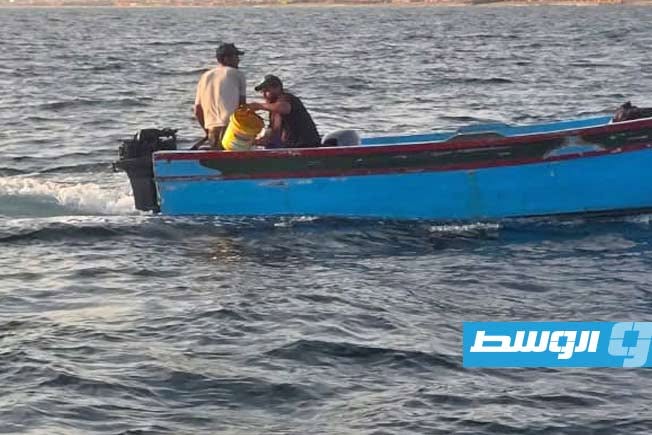 إنقاذ قارب صيد قبالة ساحل تاجوراء