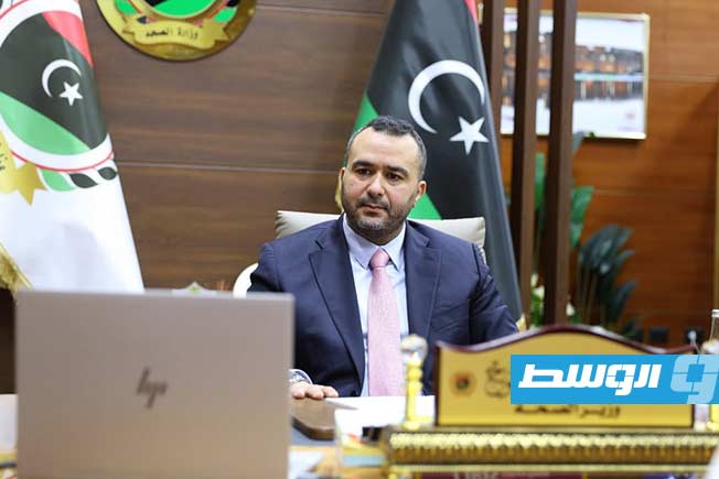 وزير الصحة يوقع قرارات ترقية وتسوية لـ4150 موظفا