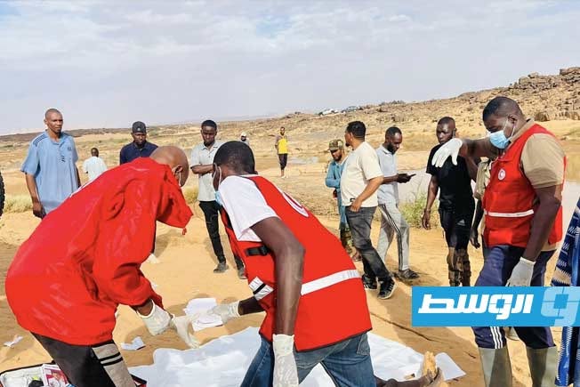 انتشال جثة وافد أفريقي من بركة مياه كونتها السيول بمنطقة فيوت في غات