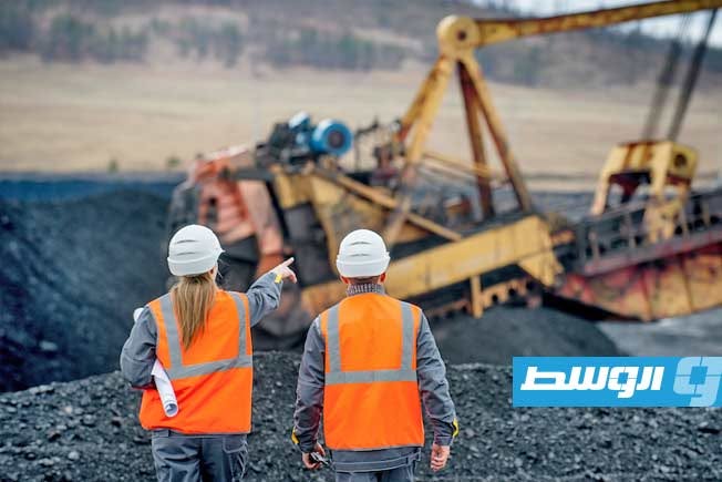 كالاس تطالب أوروبا بسد الثغرات وتشديد العقوبات على مبيعات «الألومينا» إلى روسيا
