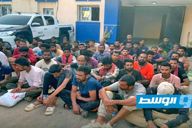 أمن السواحل يضبط 63 مهاجرًا غير نظامي في منطقة السدرة بسرت