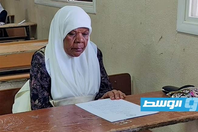 عجوز سبعينية من سبها تؤدي امتحانات شهادة التعليم الأساسي