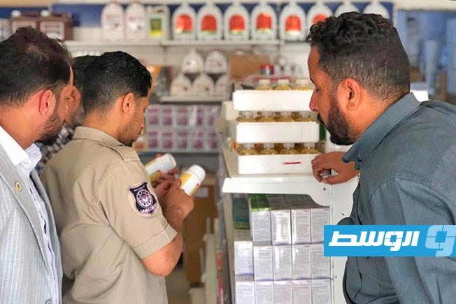 النيابة العامة تقرر إغلاق 3 محال تتاجر بالمبيدات الزراعية المحظورة في طبرق