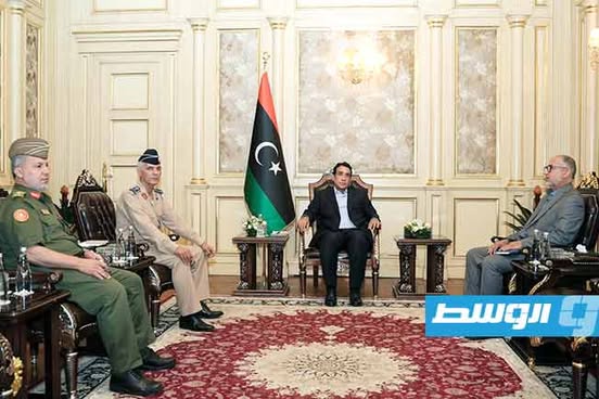 المنفي يبحث مستجدات توحيد المؤسسة العسكرية مع أعضاء لجنة «5+5» عن المنطقة الغربية