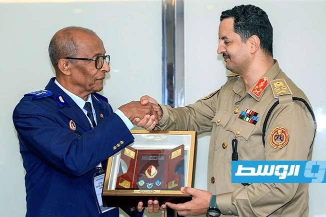 خالد حفتر يبحث مع رئيس الأركان الأنغولي تعزيز التعاون العسكري