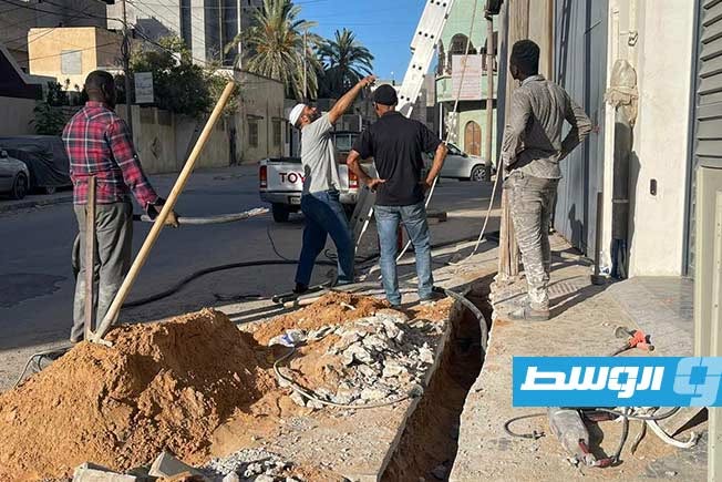 استبدال كابل كهرباء معطوب في سوق الجمعة
