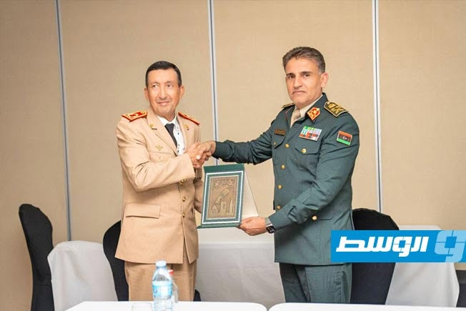 على هامش مؤتمر لواندا.. النمروش يبحث التعاون العسكري مع المفتش العام للقوات المسلحة المغربية