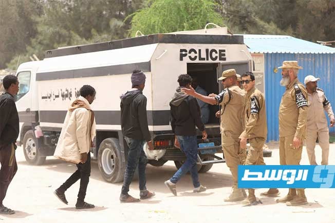 ضبط مهاجرين غير قانونيين خلال حملة أمنية موسعة في أجدابيا