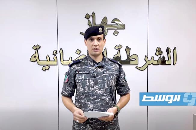 «الشرطة القضائية» توقف المسؤولين عن تصوير ونشر تنفيذ حكم حد الزنا في سبها وتحيل الواقعة للتحقيق