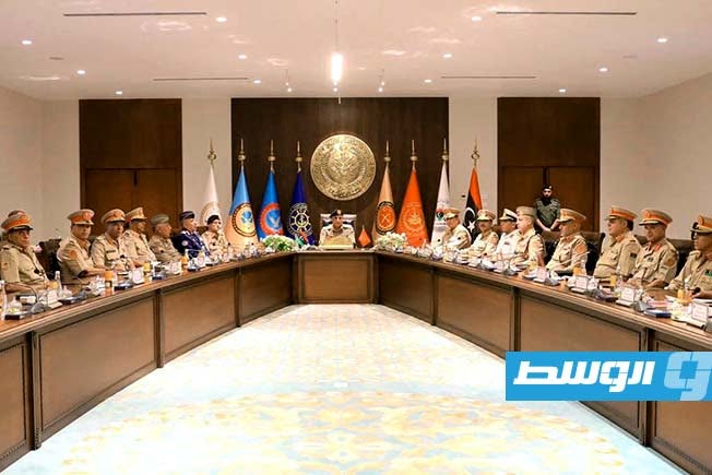النمروش يبحث مع رؤساء الأركان النوعية خطة تطوير المؤسسة العسكرية