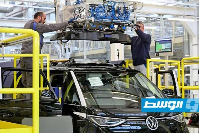 «فولكسفاغن» الألمانية تعتزم إلغاء 50 ألف وظيفة إضافية